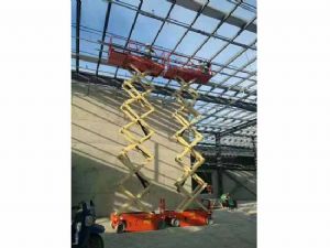 剪式高空作業車